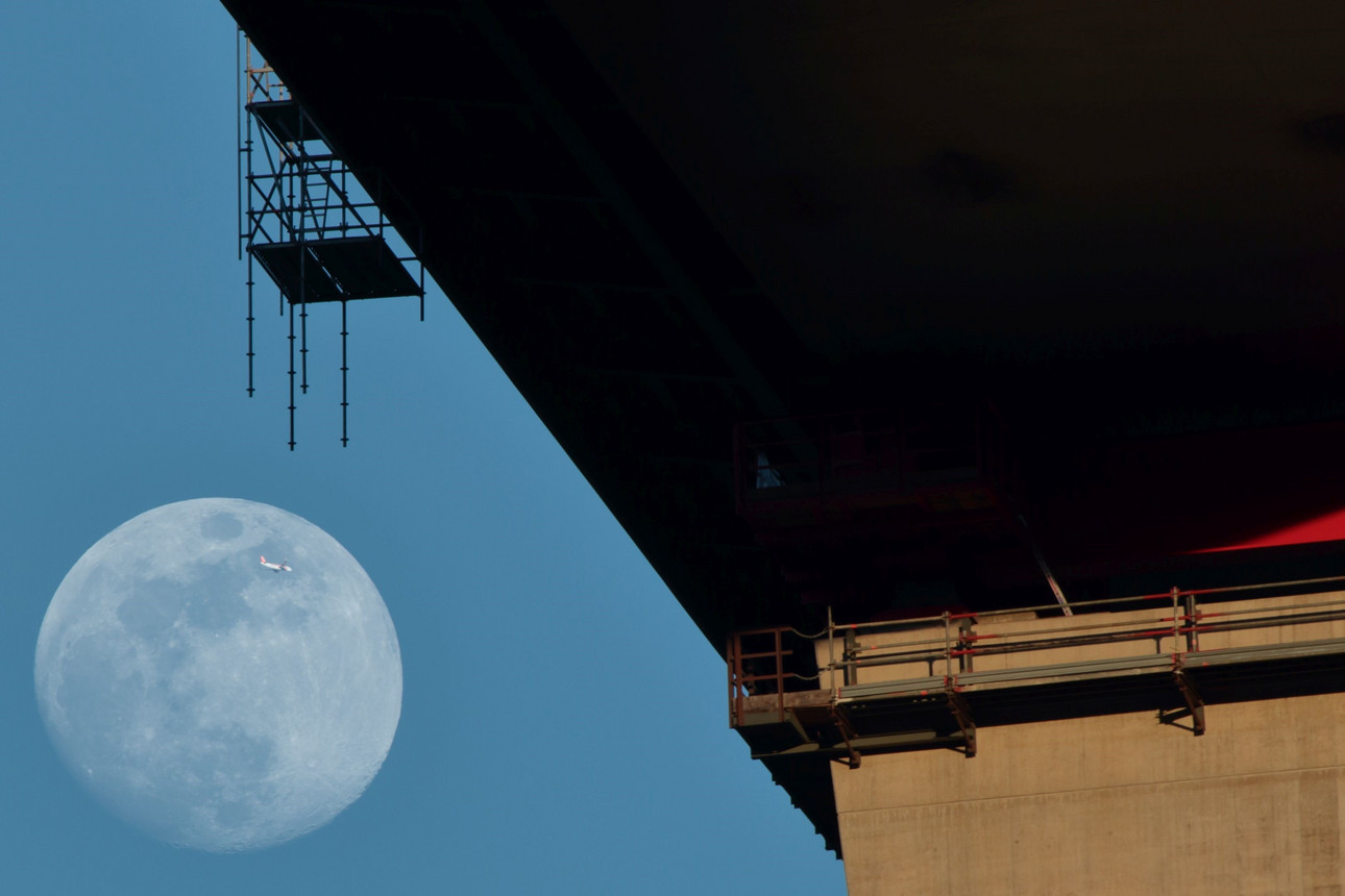 Nachtaufnahme Pfeiler 7 mit Vollmond