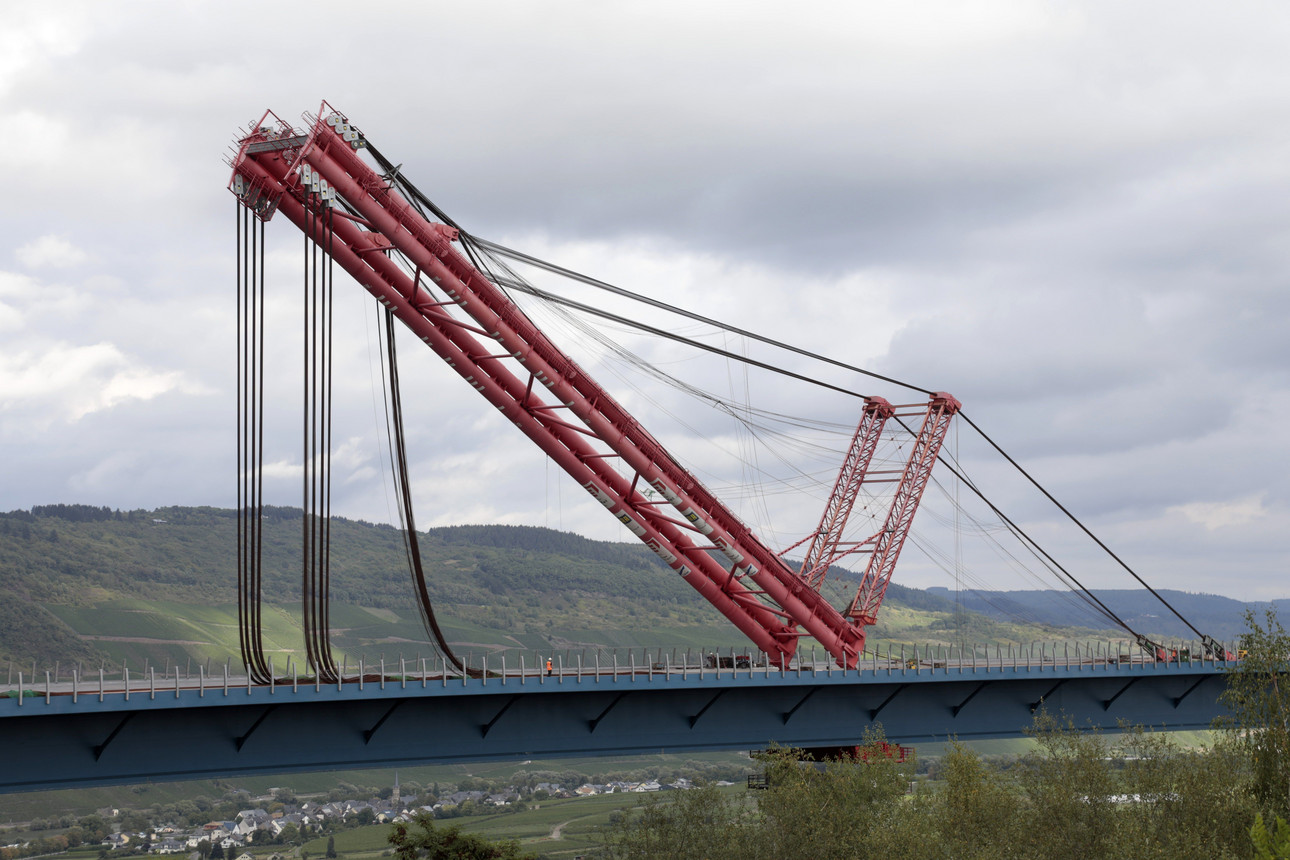 Hilfspylon wird wieder abgebaut